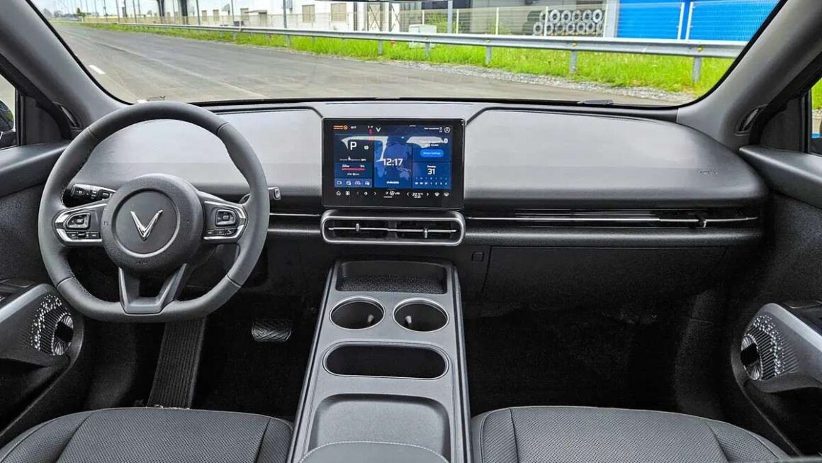 chi-con-15-ngay-cuoi-dung-bo-lo-uu-dai-thu-xang-doi-dien-len-den-129-trieu-dong-cho-vinfast-vf-mpv-7