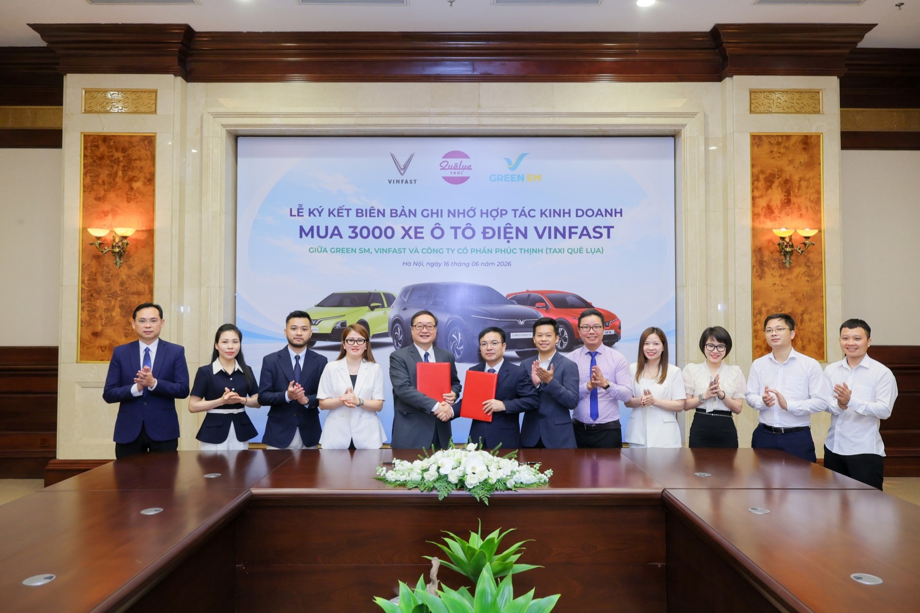 taxi-que-lua-tang-toc-chuyen-doi-xanh-mua-them-2-000-o-to-dien-vinfast-thong-qua-green-sm